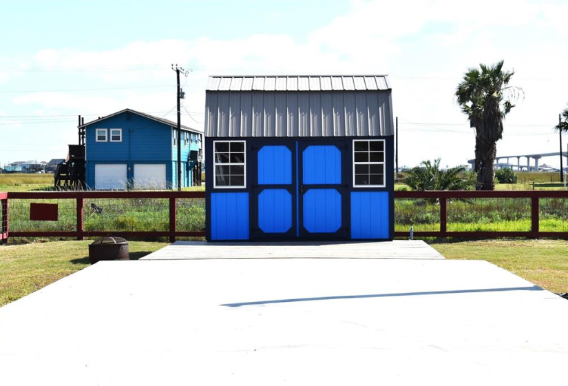 Nice deck between pad and storage building