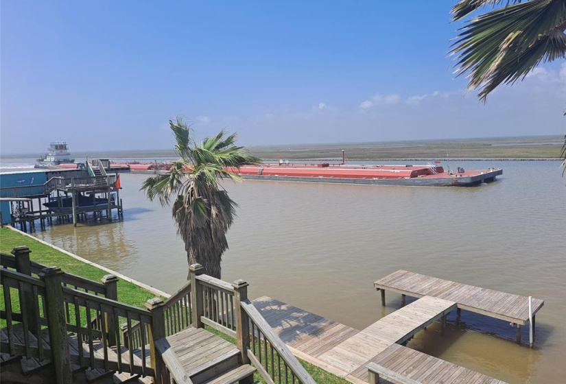 TRAFFIC IN ICW FROM DECK