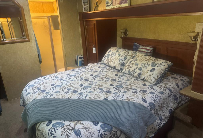 Full bedroom