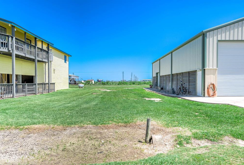Additional lot with shop.