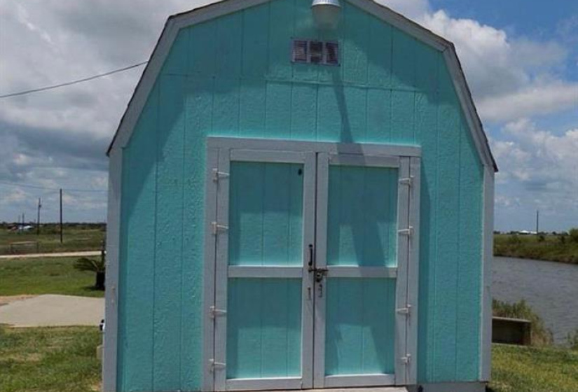 STORAGE SHED FOR FISHING GEAR