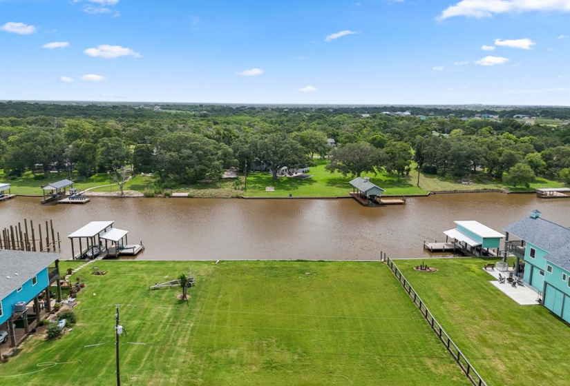 Adjacent lot is available as well