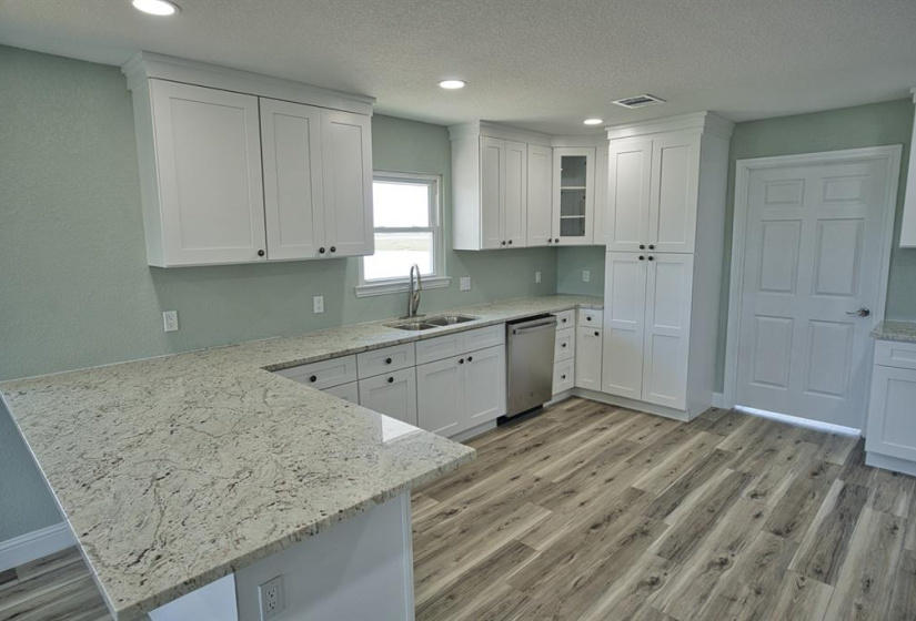 Eat-at breakfast bar with plenty of seating room for 4-5 people