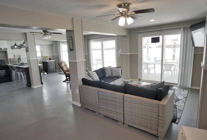 Lower-Level Livingroom
