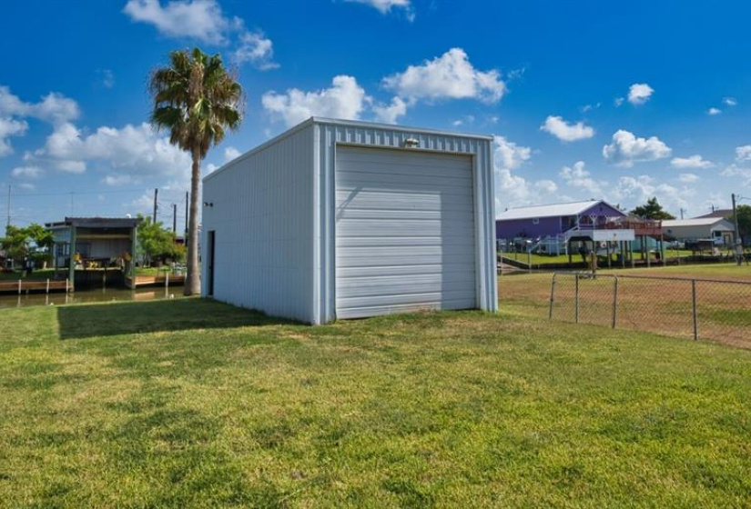 Oversized Shop/Garage