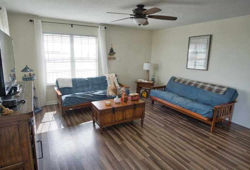 Spacious Livingroom