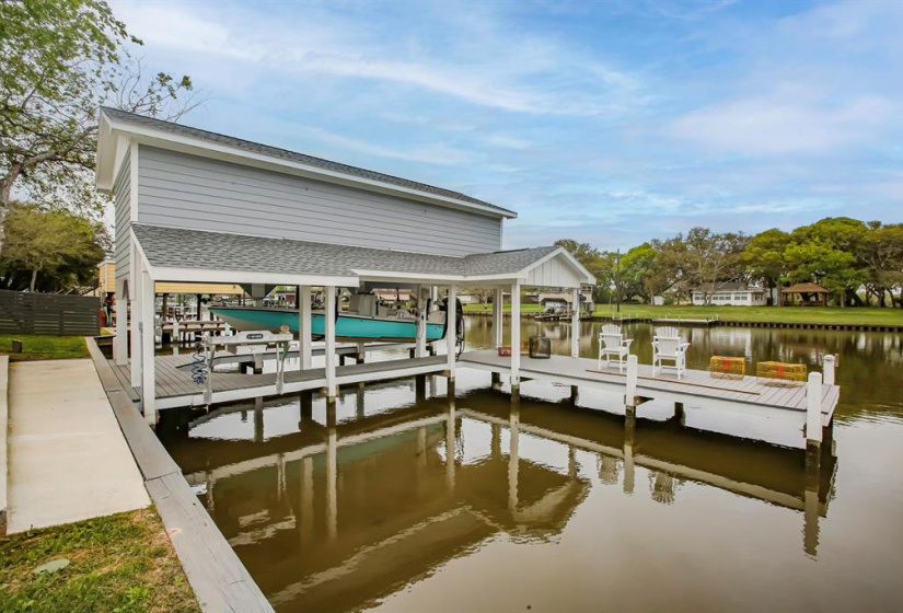 This boatlift and pier are awesome! Imagine your boat's new home!