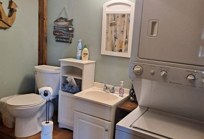Second Bath with washer/dryer