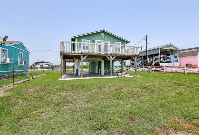 Great place to do some fishing, crabbing, boating or maybe some relaxation time.  Beach is close by and a boat ride to the intercoastal canal is a short distance away.